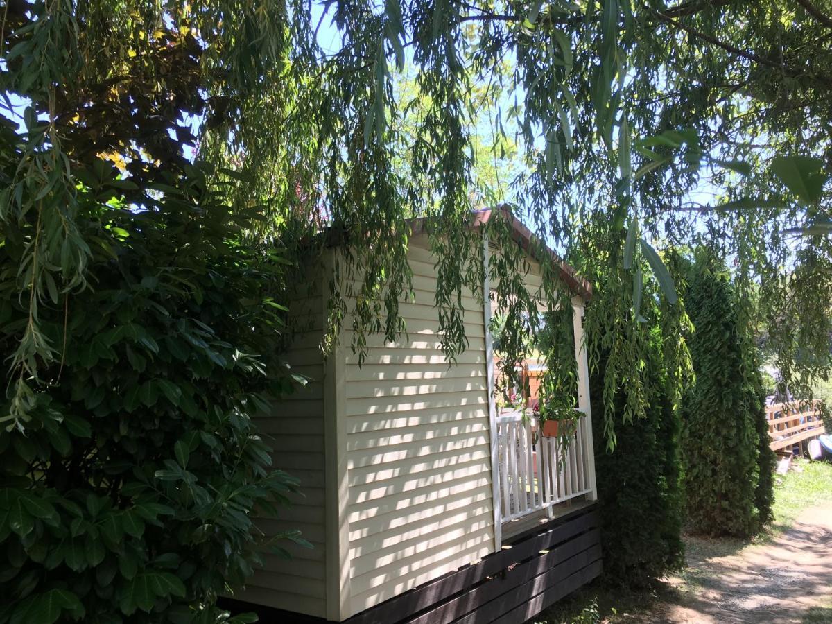Mobile Home Avec Parking Chorges Eksteriør billede