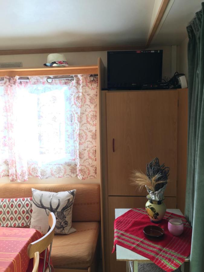 Mobile Home Avec Parking Chorges Eksteriør billede